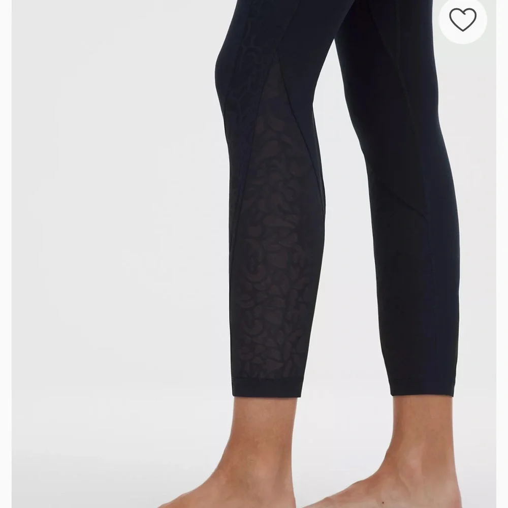 Lululemon Paisley Lace Overlay Tight 25" Leggings Pants Black Women’s Size 8 - Picture 2 of 10